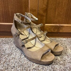 Tan Suede‎ Wedges w Silver Adjustable Straps